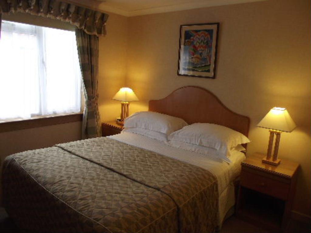 Whin Park Guest House Largs Exterior photo